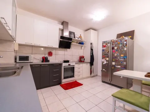 Izdavanje, trosoban stan, 120m², Podgorica, Crna Gora - image 10