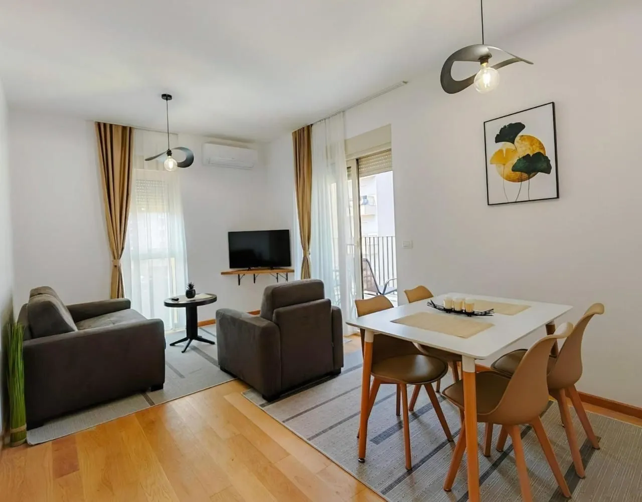 Izdavanje, jednosoban stan, 45m², Centar, Budva