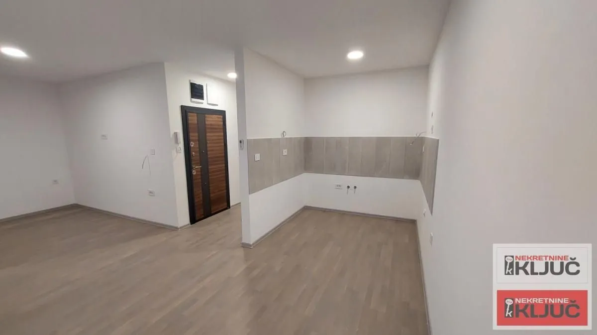 Prodaja, četvorosoban stan, 78m², Sremska Kamenica, Petrovaradin