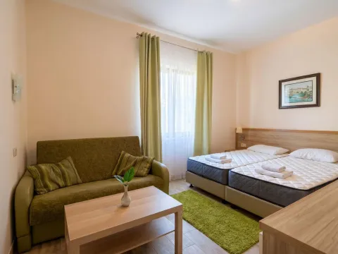 Sale, studio apartment, 27m², Bečići, Budva - image 1