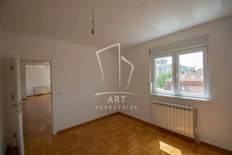 Sale, four bedroom apartment, 101m², Voždovac Sve Podlokacije, Beograd
