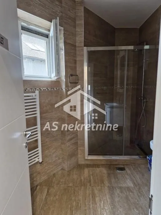 Izdavanje, poslovni prostor, 72m², Kalenić Pijaca, Vračar Sve Podlokacije