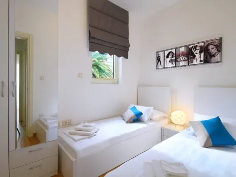 Izdavanje, dvosoban stan, 47m², Centar, Budva - image 11