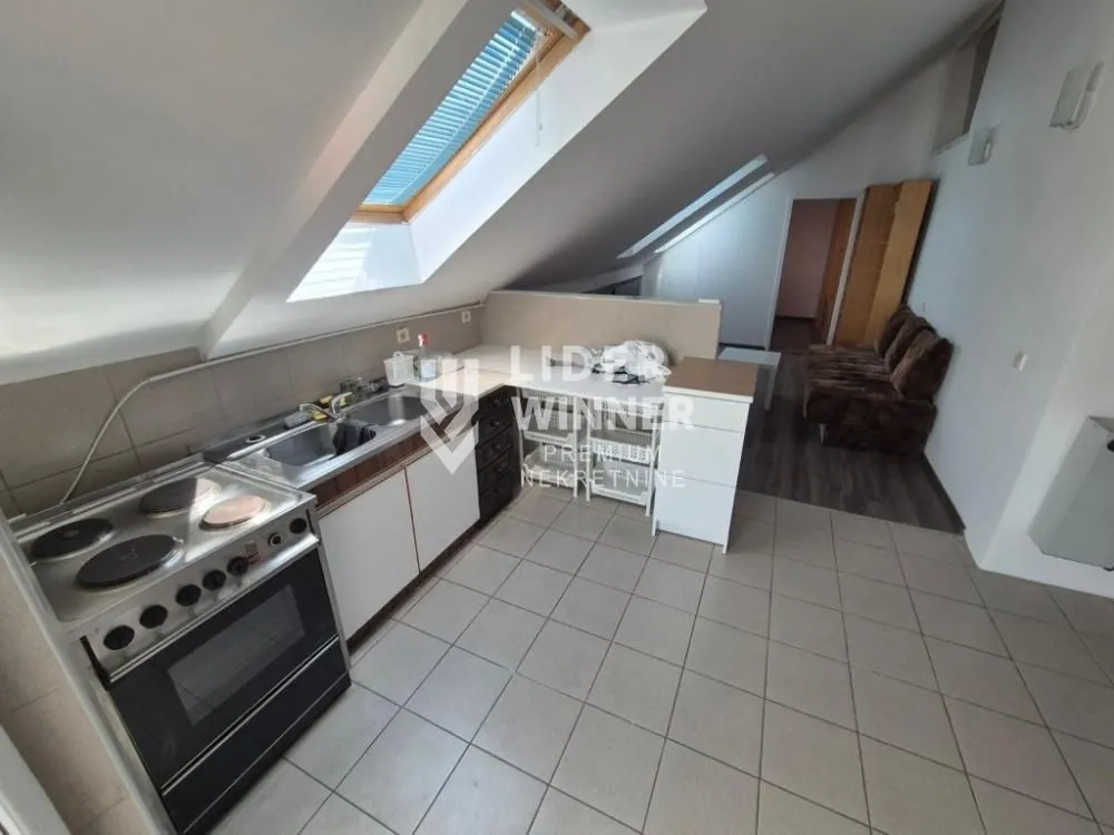 Izdavanje, trosoban stan, 65m², Julino Brdo, Beograd