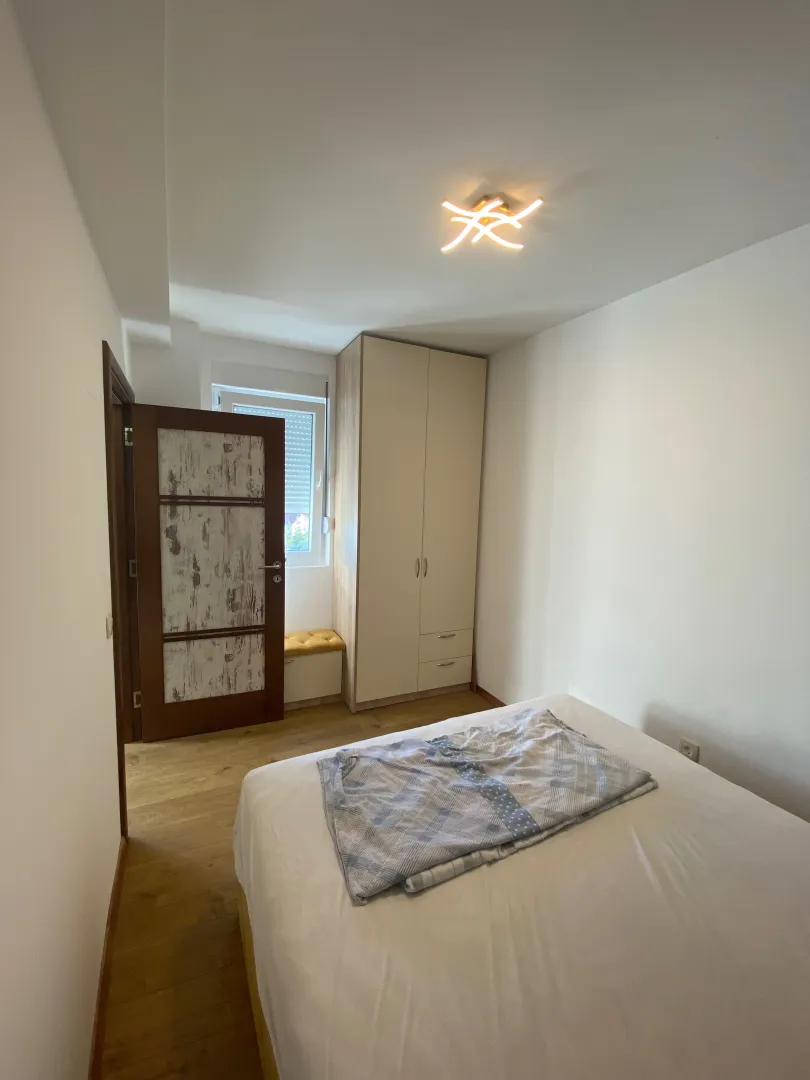 Izdavanje, jednosoban stan, 50m², Podkošljun, Budva