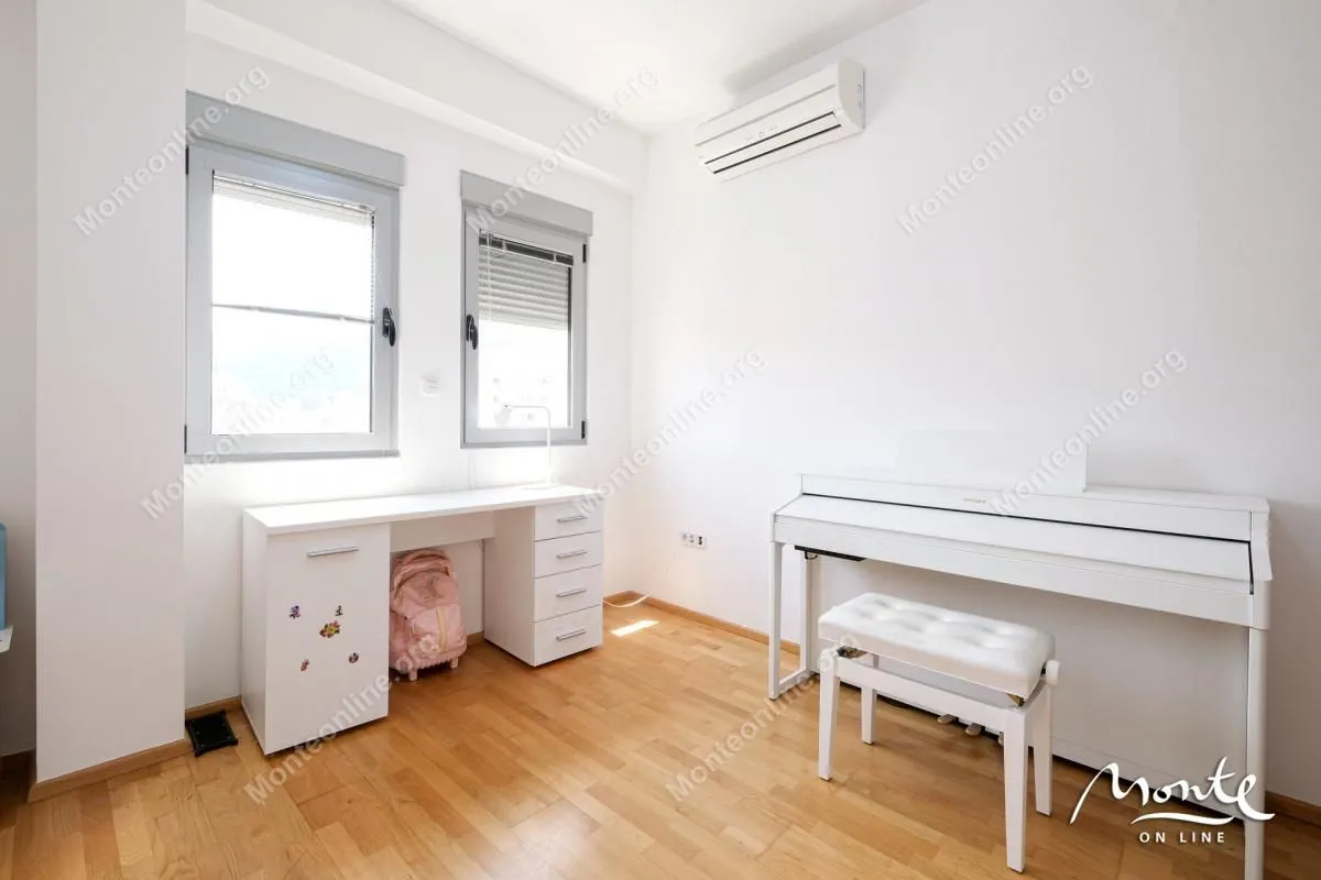 Sale, four bedroom apartment, 150m², Rozino, Budva