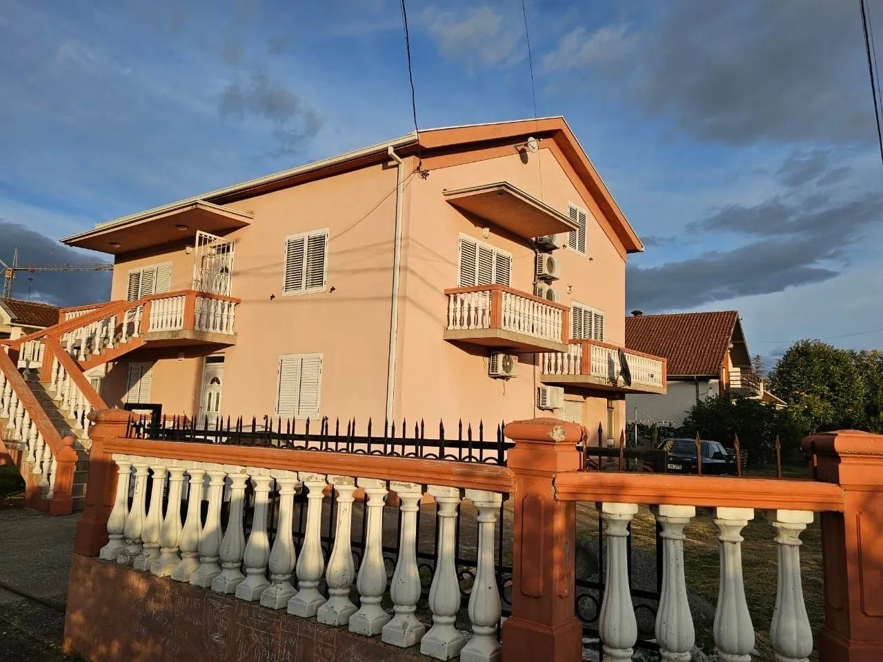 Sale, house, 761m², Tološi, Podgorica