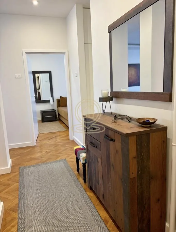 Izdavanje, trosoban stan, 87m², Vračar Sve Podlokacije, Beograd