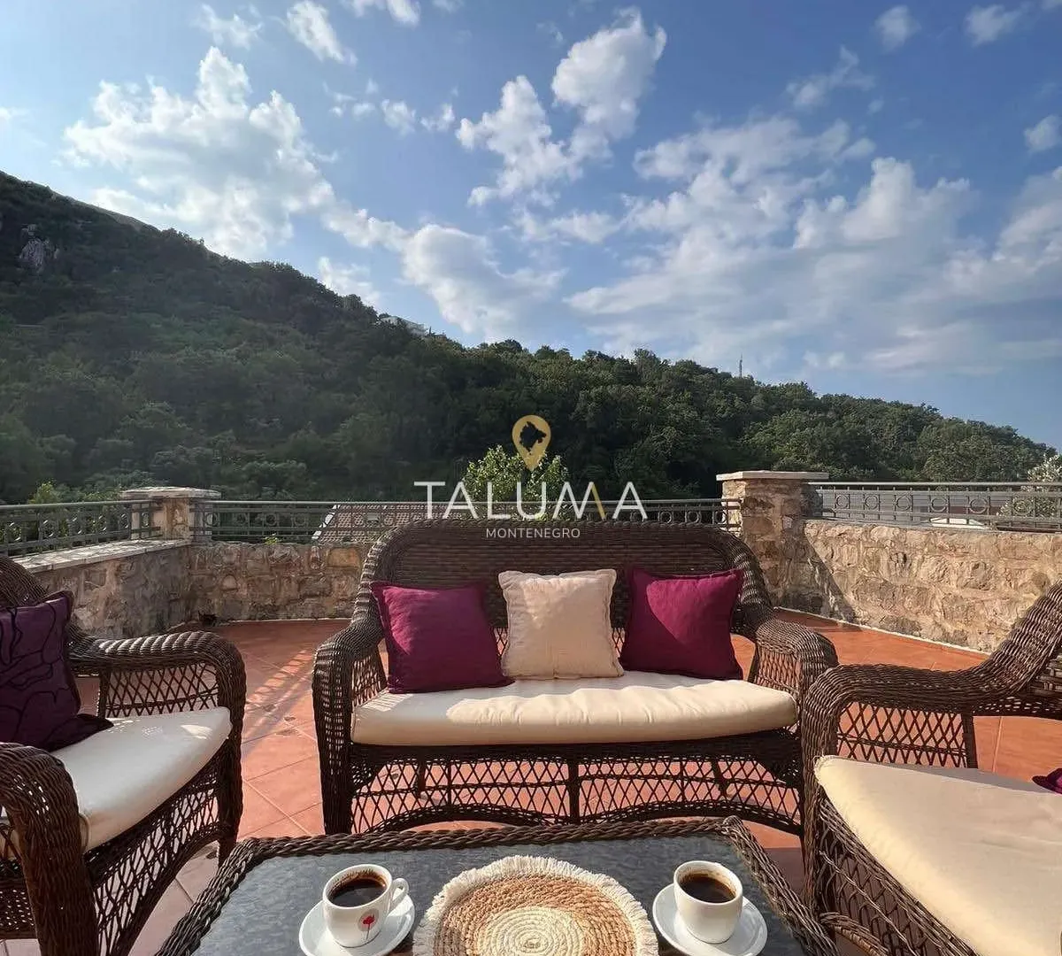 Sale, house, 300m², Rijeka Reževići, Budva