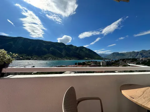Rent, two bedroom apartment, 50m², Dobrota, Kotor - image 2
