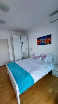 Izdavanje, jednosoban stan, 40m², Centar, Budva - image 7