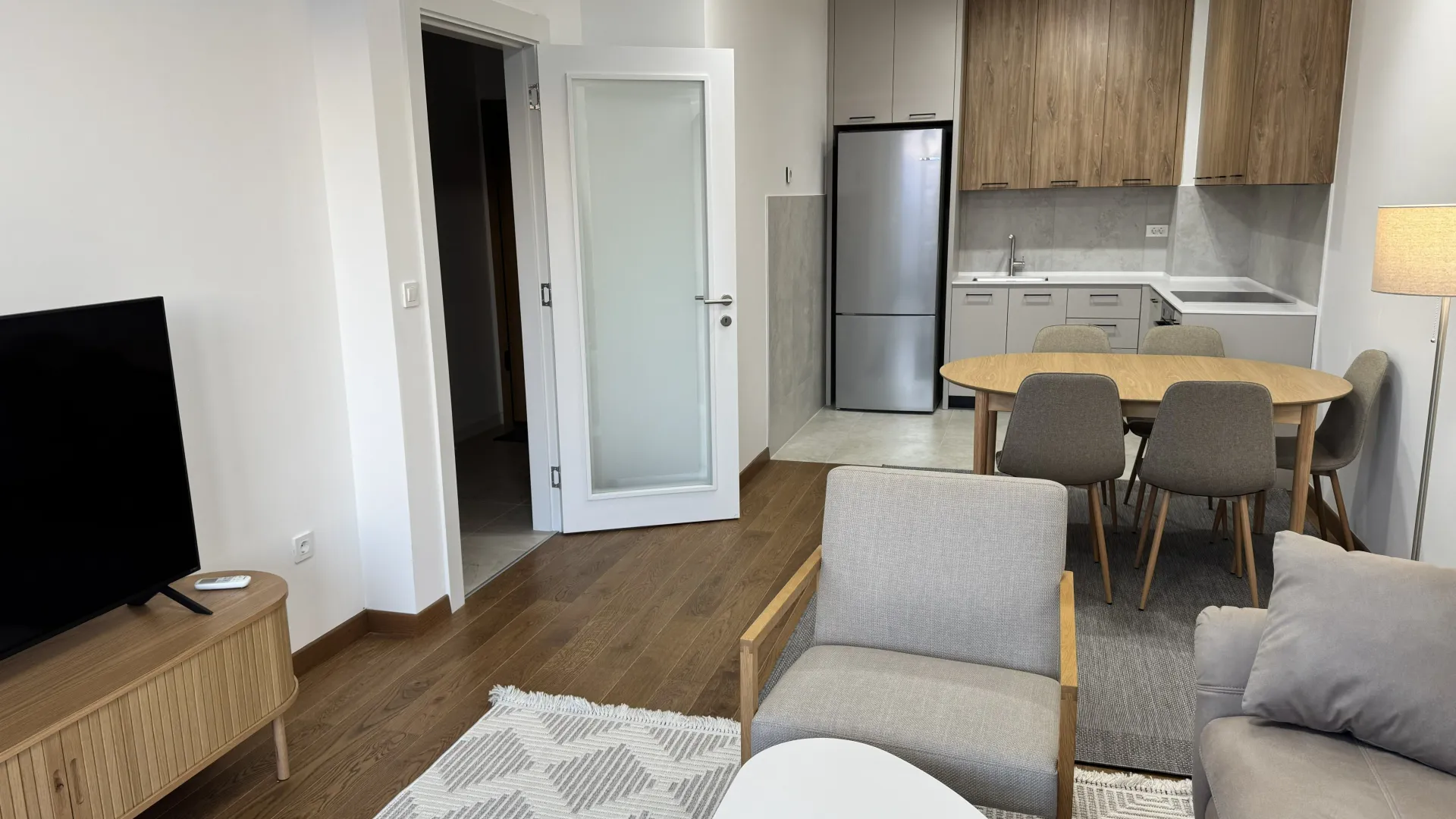 Izdavanje, trosoban stan, 96m², Tološka šuma, Podgorica