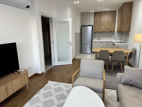 Izdavanje, trosoban stan, 96m², Tološka šuma, Podgorica - image 2