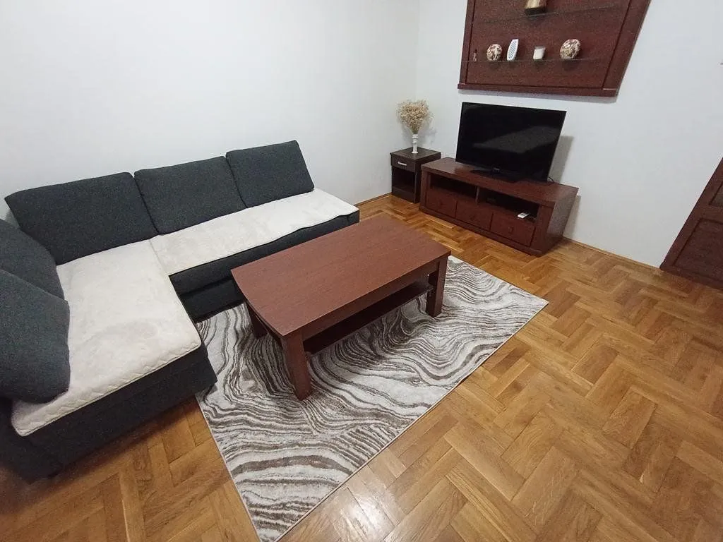 Izdavanje, dvosoban stan, 58m², Podgorica, Crna Gora