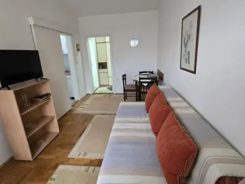 Izdavanje, jednosoban stan, 39m², Grbavica, Novi Sad Sve Podlokacije