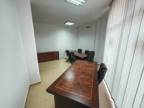 Rent, office space, 50m², Blok 6, Podgorica - image 10