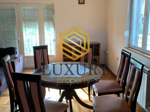 Izdavanje, kuća, 250m², Tološi, Podgorica - image 9