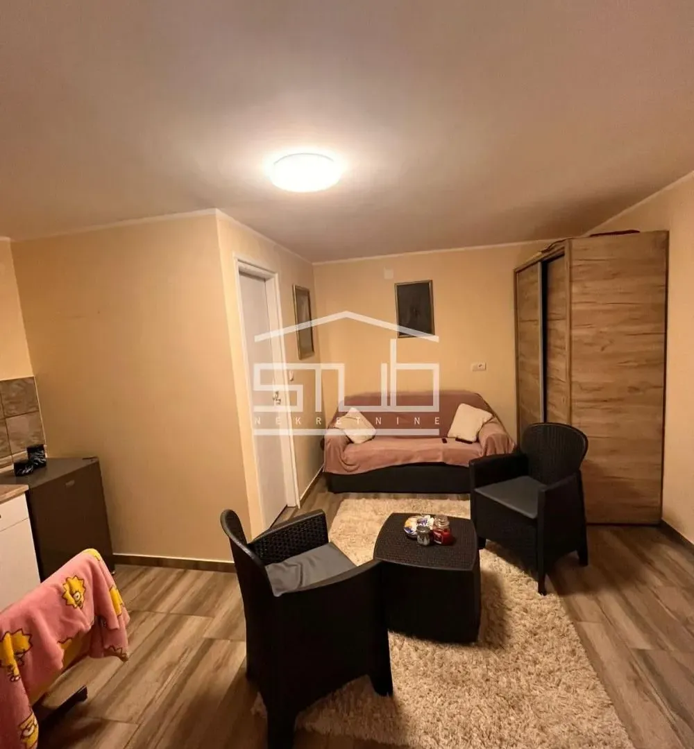 Izdavanje, jednosoban stan, 20m², Julino Brdo, Beograd