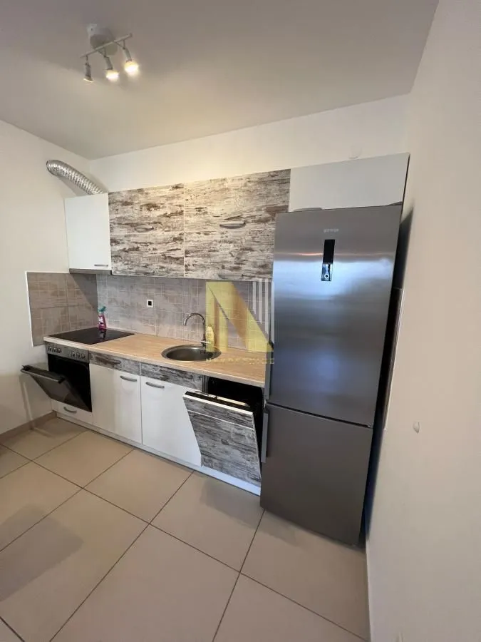 Izdavanje, dvosoban stan, 58m², Sajmište, Novi Sad
