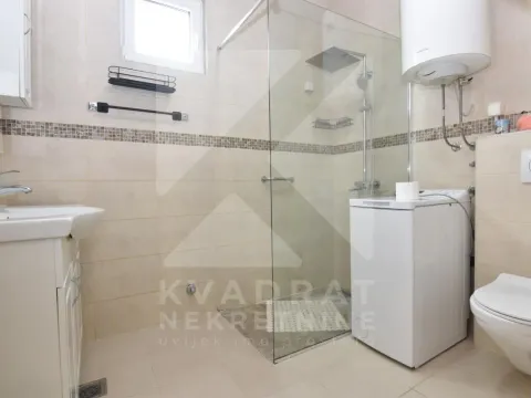 Izdavanje, kuća, 120m², Tološi, Podgorica - image 12