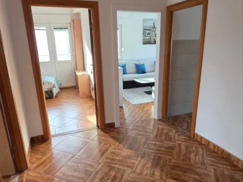 Rent, three bedroom apartment, 80m², Seljanovo, Tivat - image 5