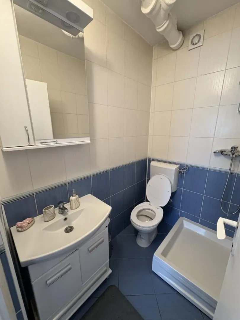 Izdavanje, trosoban stan, 70m², Novi Beograd Blok 1 Fontana, Novi Beograd Sve Podlokacije