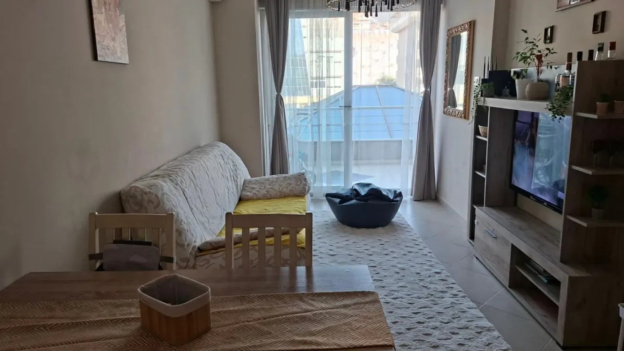 Izdavanje, jednosoban stan, 58m², Centar, Tivat