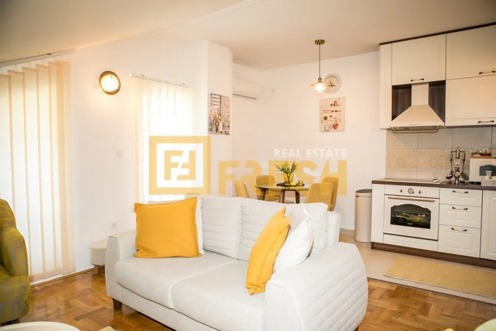 Izdavanje, jednosoban stan, 47m², Cetinje, Crna Gora
