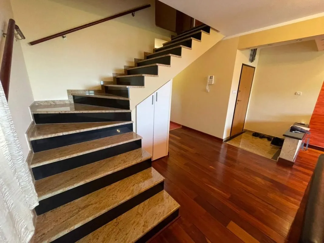 Prodaja, dvosoban stan, 140m², Lazi, Budva