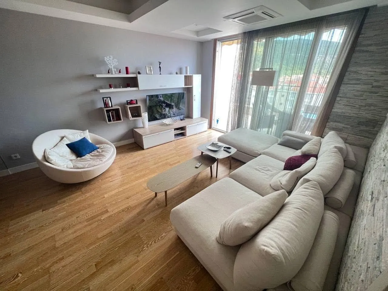Izdavanje, jednosoban stan, 83m², Rozino, Budva