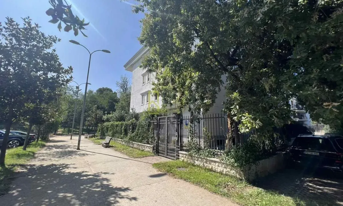 Rent, four bedroom apartment, 280m², Kruševac, Podgorica