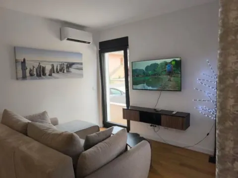 Izdavanje, dvosoban stan, 54m², Bijela, Herceg Novi - image 5