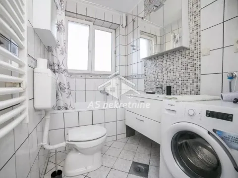 Izdavanje, trosoban stan, 97m², Stari Grad, Beograd - image 16