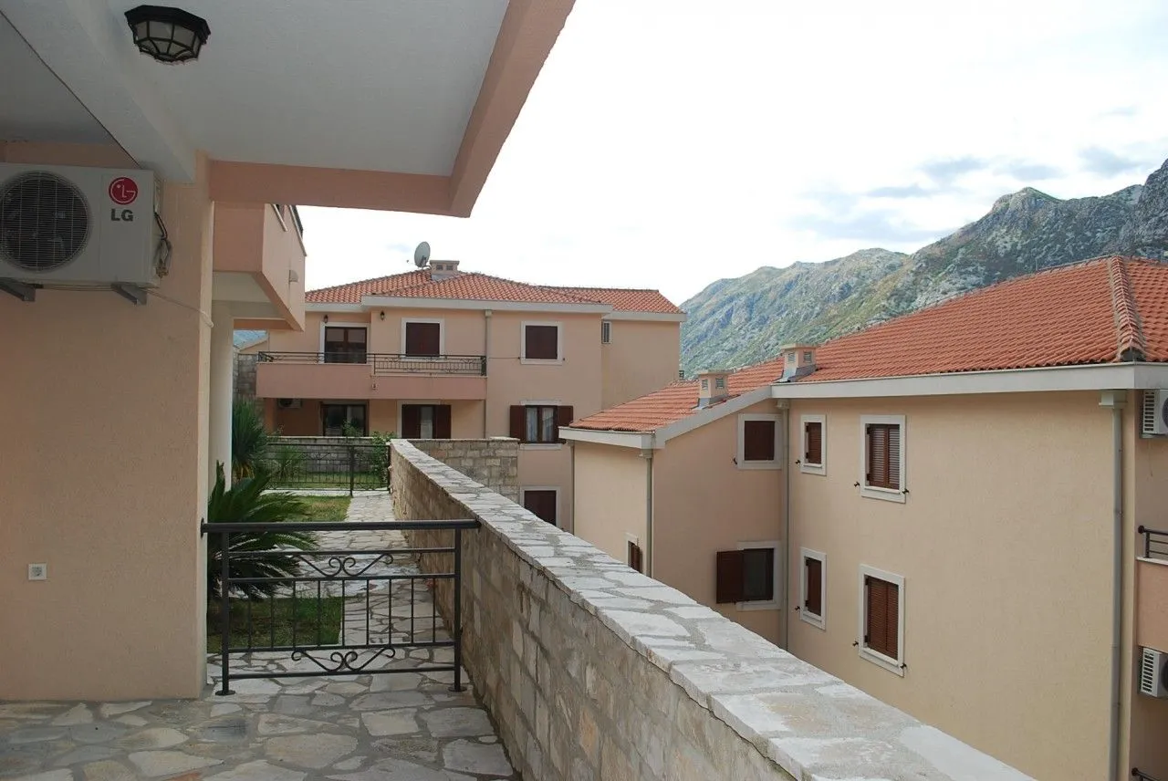 Prodaja, stan, 57m², Risan, Kotor
