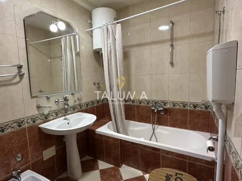 Izdavanje, trosoban stan, 114m², Momišići, Podgorica - image 5