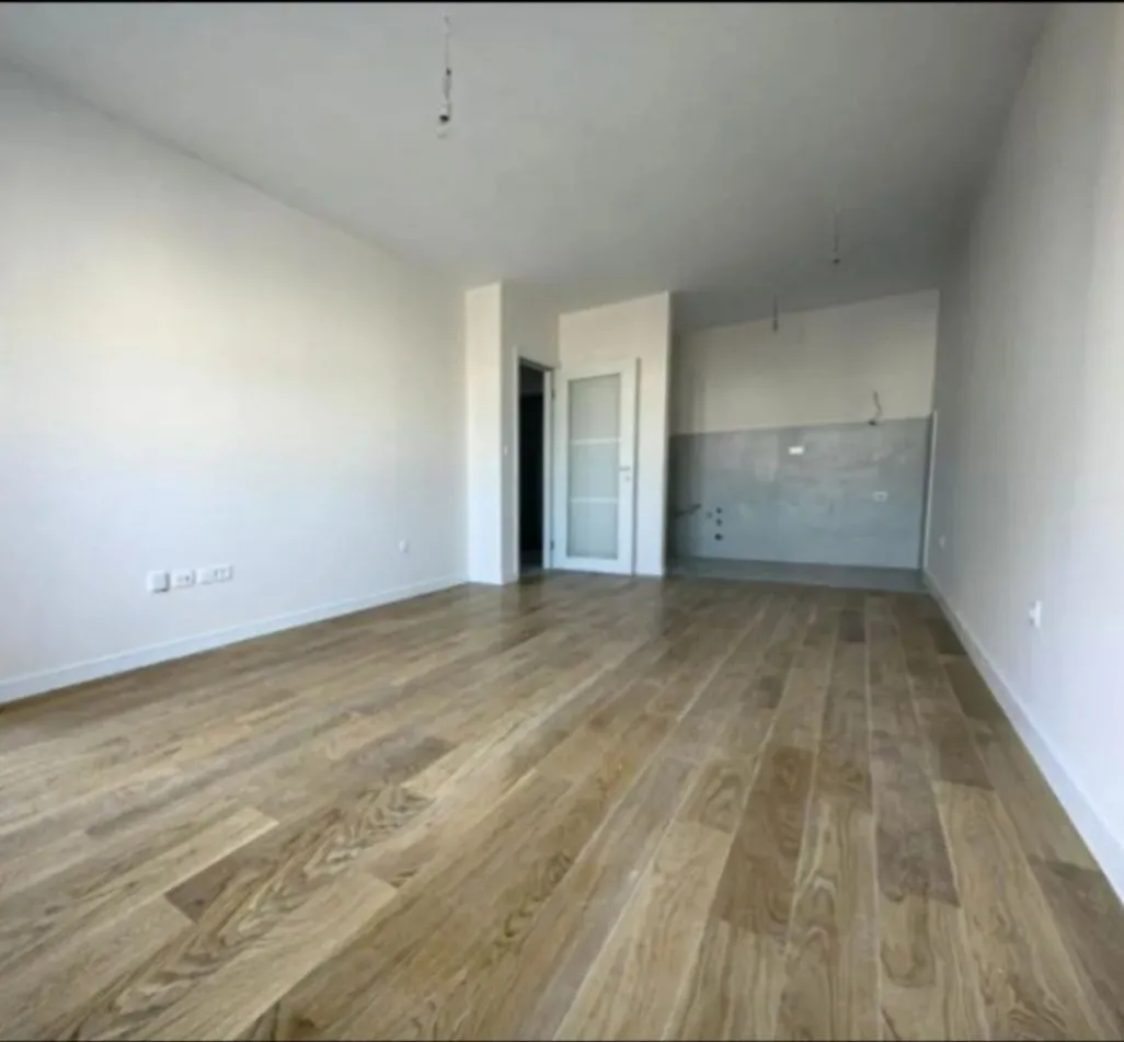 Izdavanje, jednosoban stan, 43m², Central Point, Podgorica