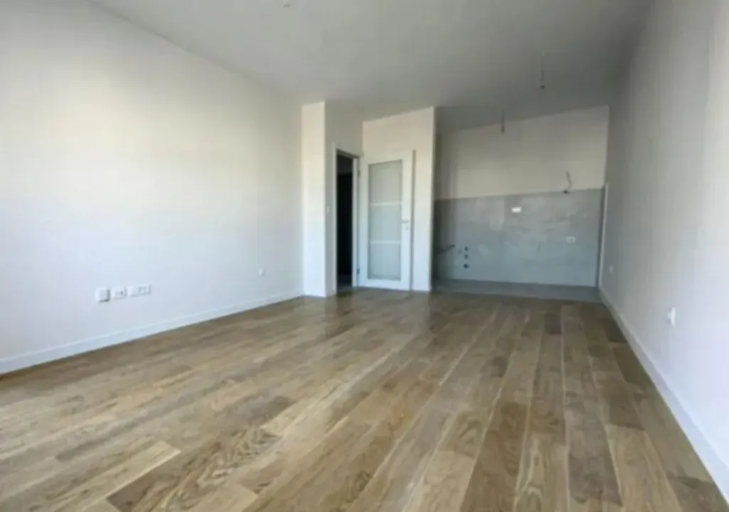 Izdavanje, jednosoban stan, 43m², Central Point, Podgorica