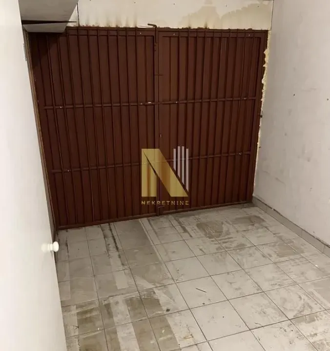 Sale, parking/garage, 28m², Grbavica, Novi Sad Sve Podlokacije