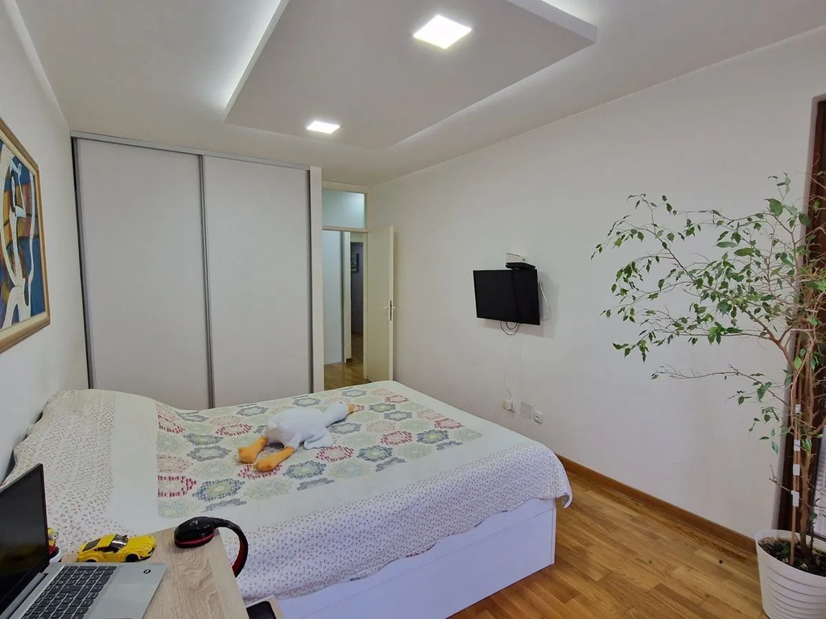 Sale, four bedroom apartment, 102m², Vračar Sve Podlokacije, Beograd