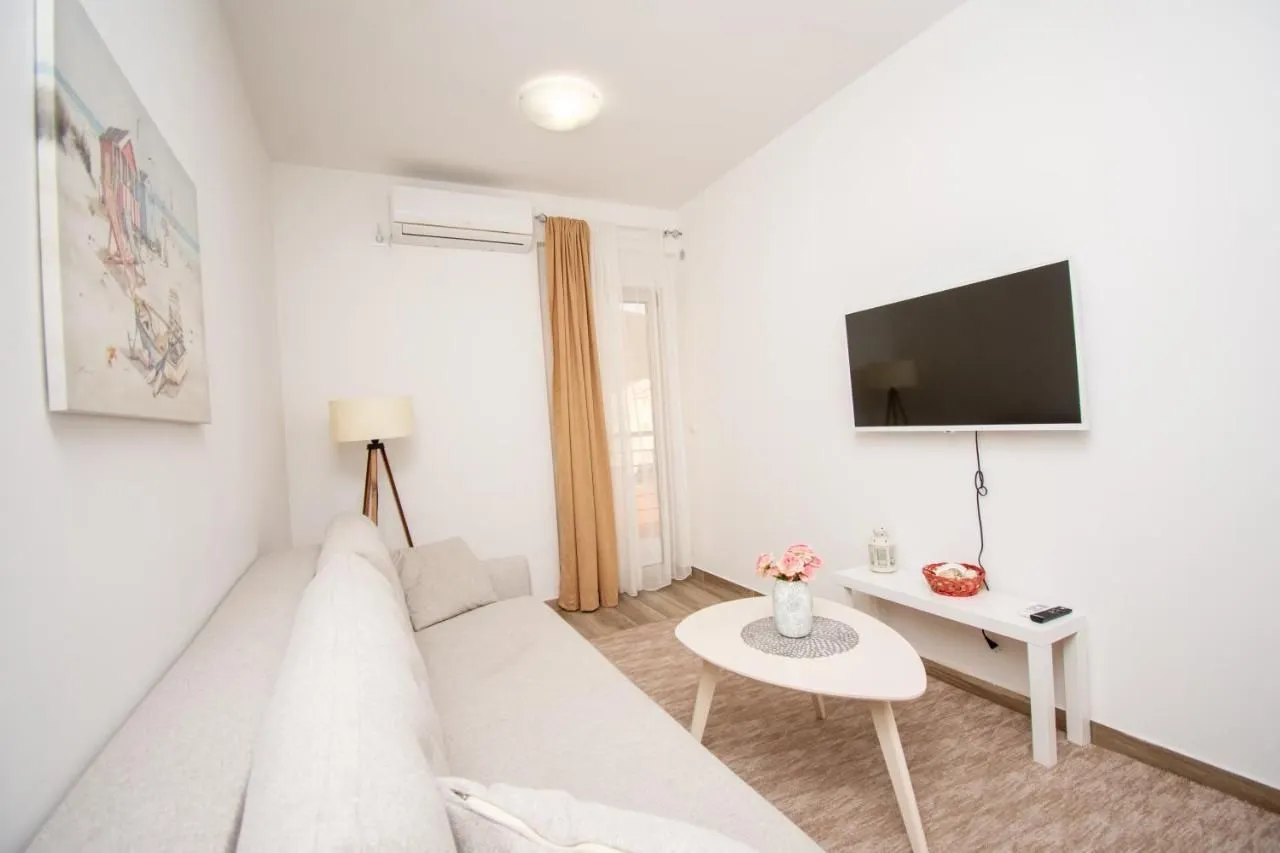 Rent, one bedroom apartment, 46m², Budva, Crna Gora
