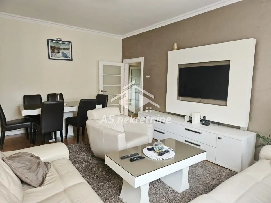 Izdavanje, četvorosoban stan, 86m², Savski Venac, Beograd