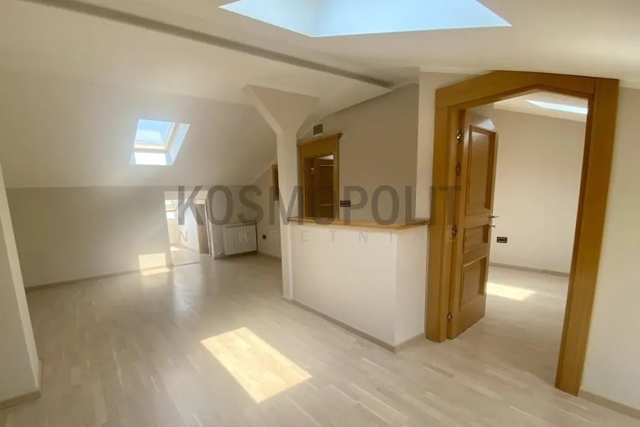 Prodaja, četvorosoban stan, 145m², Centar, Pančevo