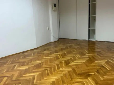 Izdavanje, garsonjera, 36m², Centar, Podgorica - image 9