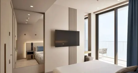 Moderna spavaća soba sa bračnim krevetom, televizorom na zidu i izlazom na terasu. - image 2