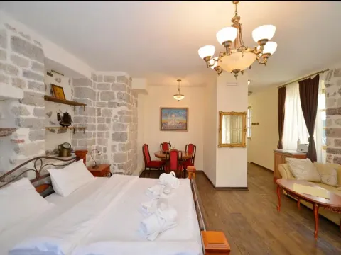 Rent, one bedroom apartment, 115m², Stari Grad Kotor, Kotor - image 5
