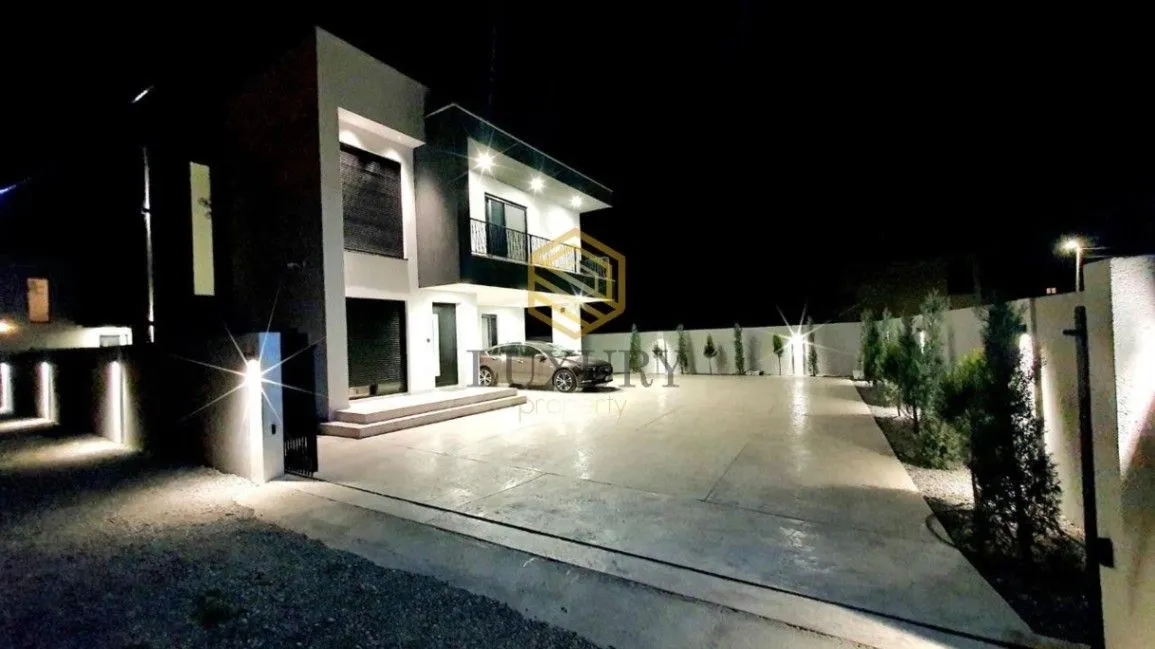 Izdavanje, kuća, 190m², Tološi, Podgorica