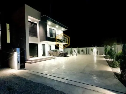 Izdavanje, kuća, 190m², Tološi, Podgorica - image 1