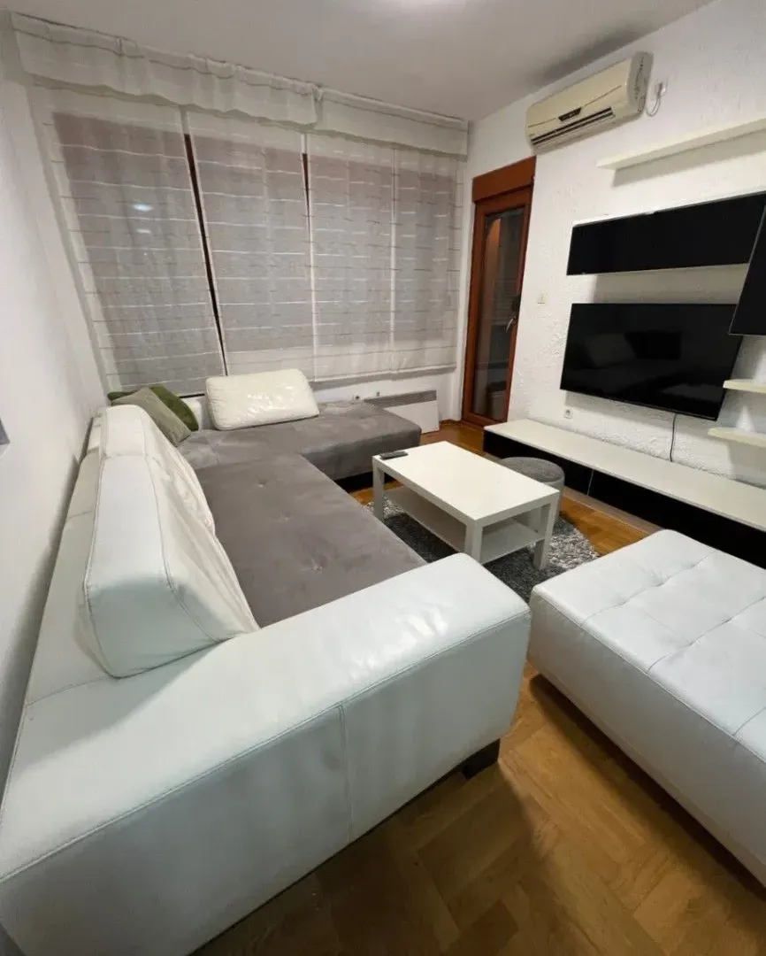 Izdavanje, jednosoban stan, 52m², Centar, Nikšić