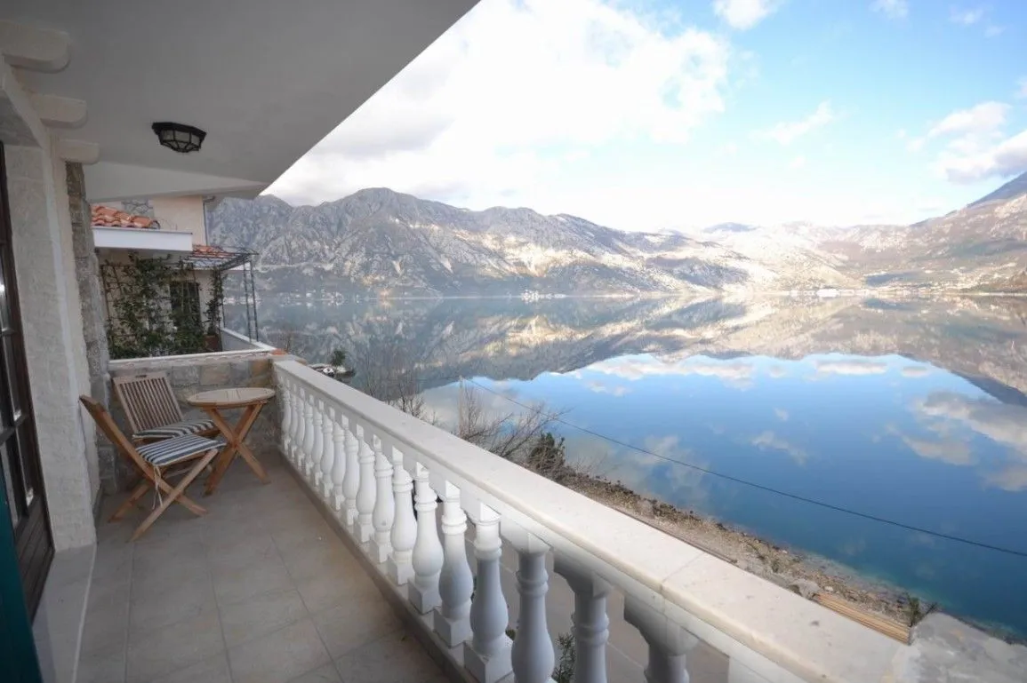 Prodaja, kuća, 235m², Kostanjica, Kotor