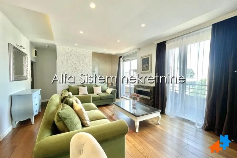 Rent, three bedroom apartment, 97m², Vračar Sve Podlokacije, Beograd